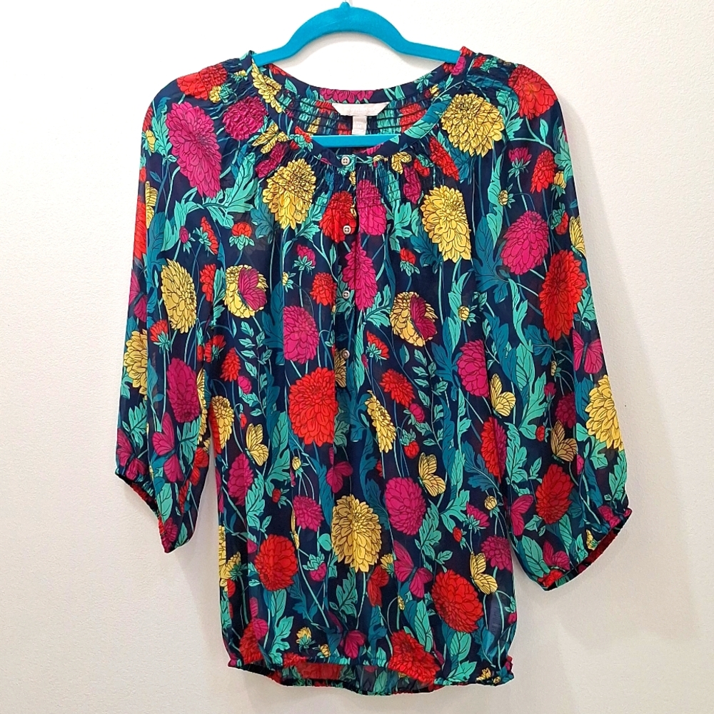 Banana Republic Size M Petite long sleeve floral blouse.